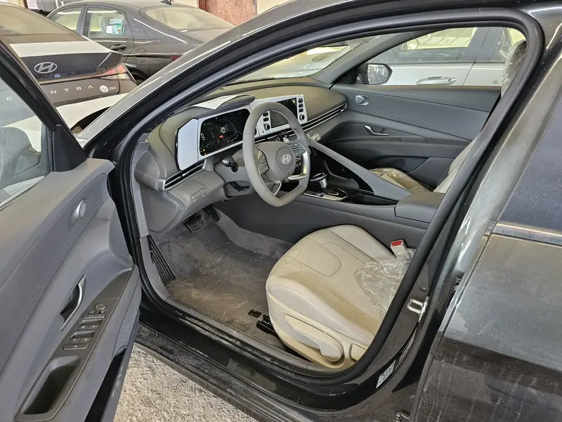 Discover undefined undefined Exterior Interior Images.Find all aspects and details of cars.