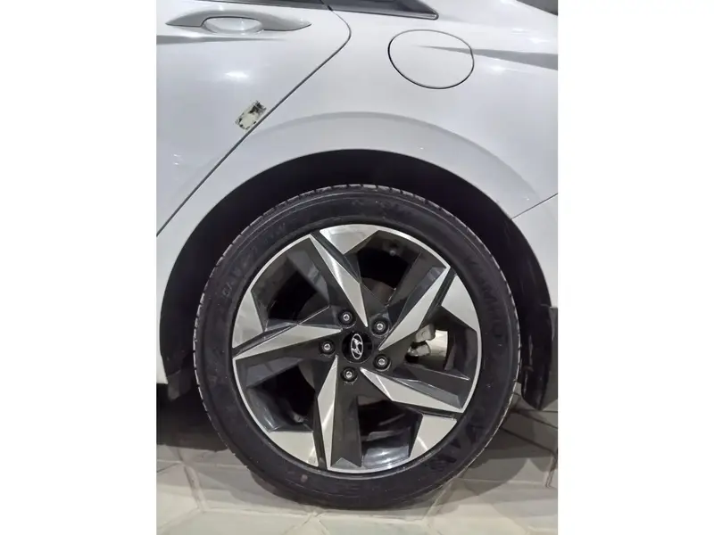 Hyundai Elantra 2023