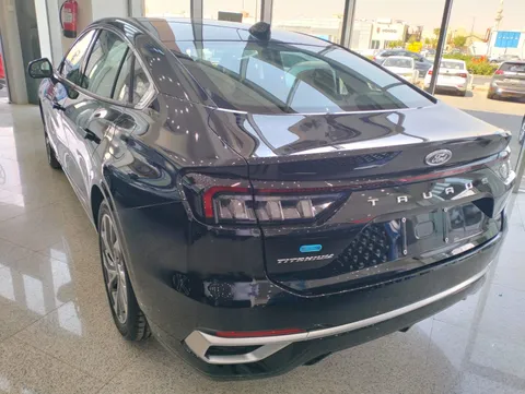 New Ford Taurus  2.0L EcoBoost Titanium 2025