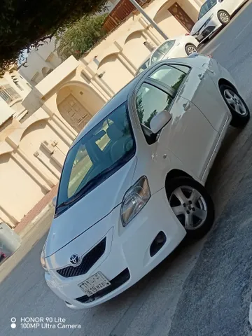 استكشف undefined undefined الصور الخارجية والداخلية. اكتشف جميع جوانب وتفاصيل السيارات.