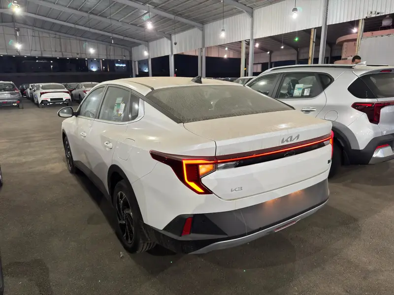 Discover undefined undefined Exterior Interior Images.Find all aspects and details of cars.