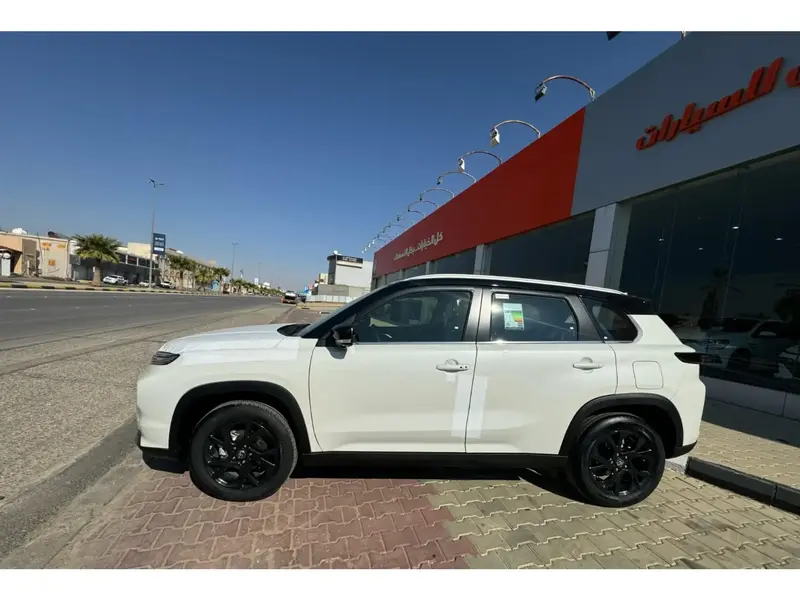 Discover undefined undefined Exterior Interior Images.Find all aspects and details of cars.
