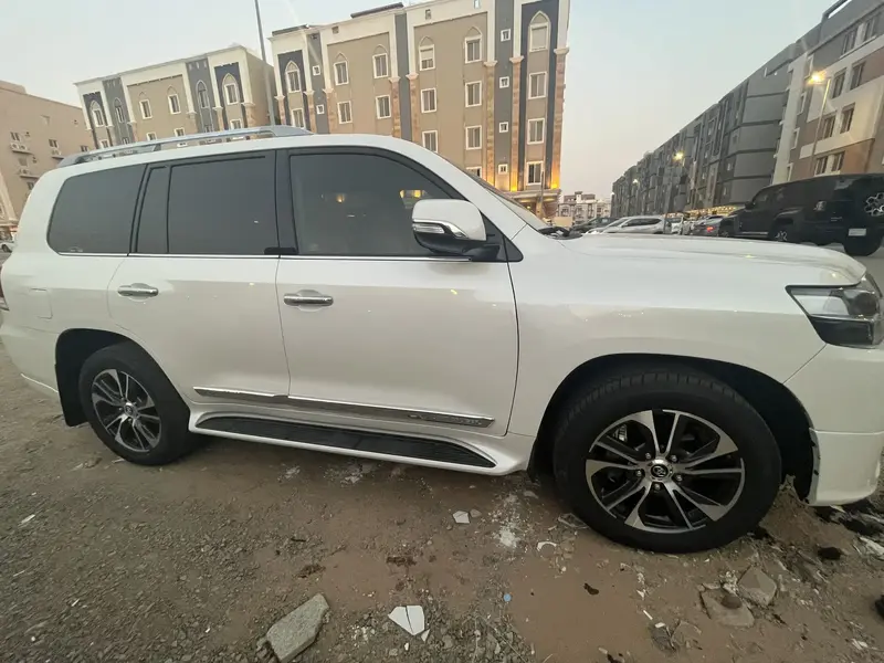 Toyota Land Cruiser Wagon 2020