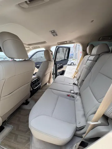 Discover undefined undefined Exterior Interior Images.Find all aspects and details of cars.
