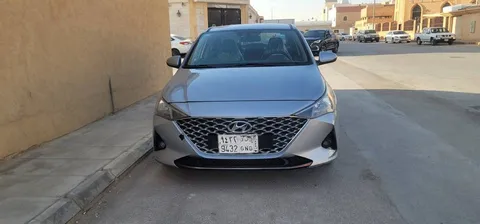 استكشف undefined undefined الصور الخارجية والداخلية. اكتشف جميع جوانب وتفاصيل السيارات.