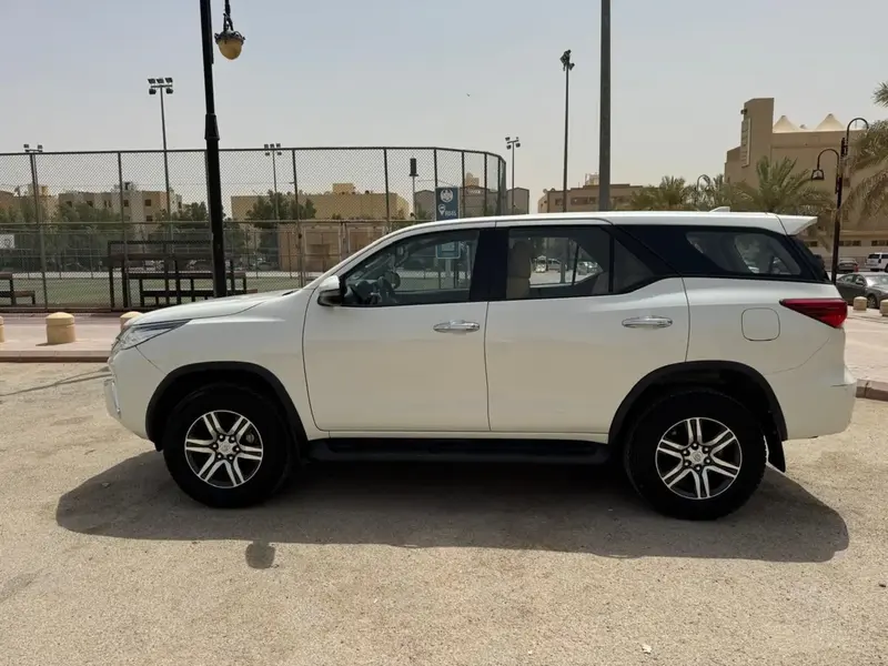 Discover undefined undefined Exterior Interior Images.Find all aspects and details of cars.
