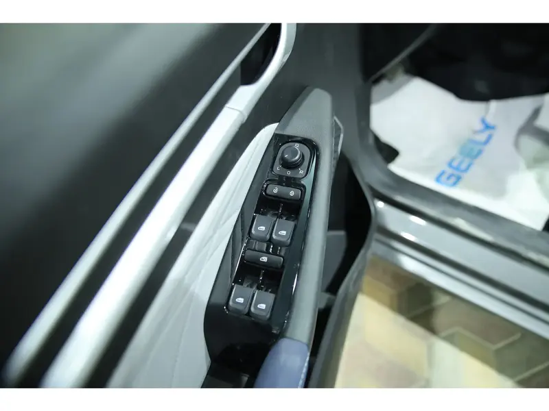 Discover undefined undefined Exterior Interior Images.Find all aspects and details of cars.