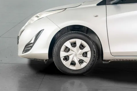Toyota Yaris Sedan 1.5L SE 2020