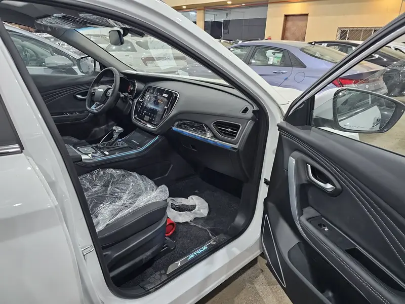 Discover undefined undefined Exterior Interior Images.Find all aspects and details of cars.