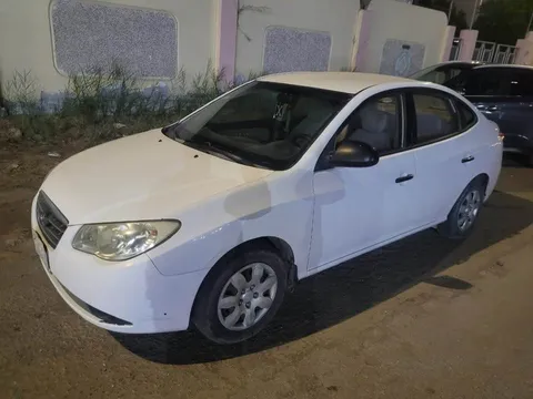 استكشف undefined undefined الصور الخارجية والداخلية. اكتشف جميع جوانب وتفاصيل السيارات.
