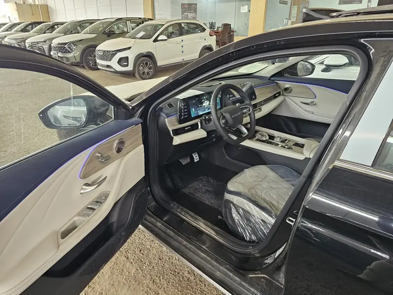 Discover undefined undefined Exterior Interior Images.Find all aspects and details of cars.