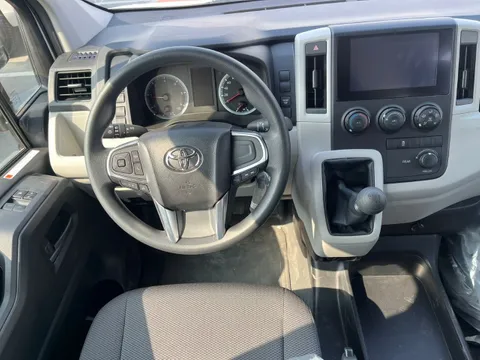 Discover undefined undefined Exterior Interior Images.Find all aspects and details of cars.