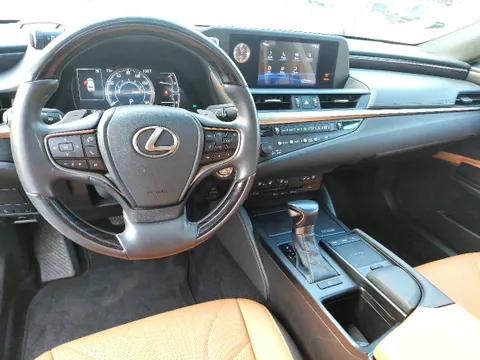Lexus ES 350 4 door 3.5L 2020