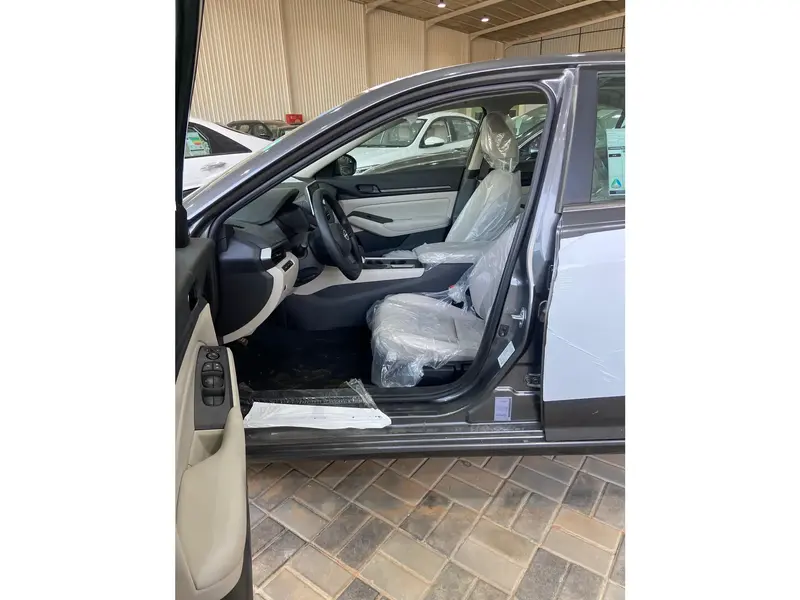 Nissan Altima 2025