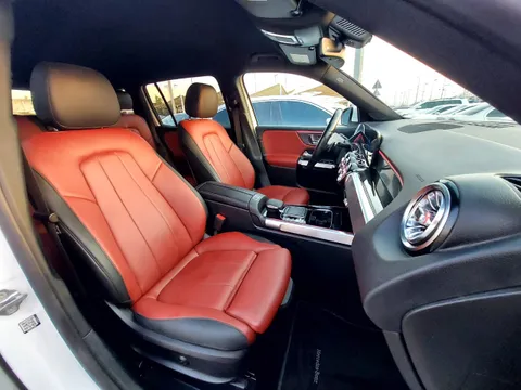 Discover undefined undefined Exterior Interior Images.Find all aspects and details of cars.