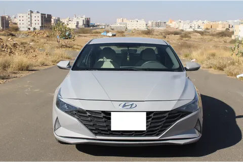 استكشف undefined undefined الصور الخارجية والداخلية. اكتشف جميع جوانب وتفاصيل السيارات.