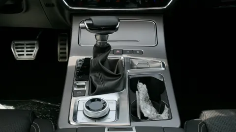 Discover undefined undefined Exterior Interior Images.Find all aspects and details of cars.