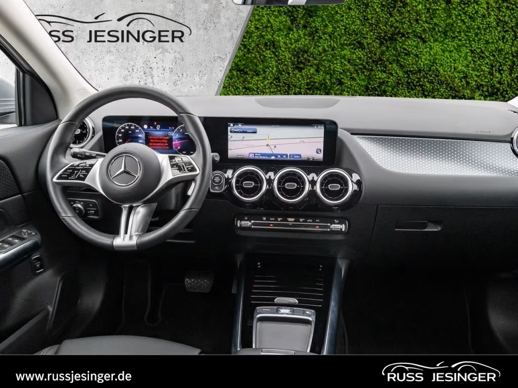 مرسيدس بنز GLA Class 2023