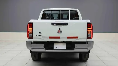 Discover undefined undefined Exterior Interior Images.Find all aspects and details of cars.