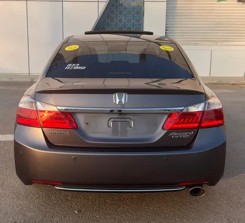 Discover undefined undefined Exterior Interior Images.Find all aspects and details of cars.