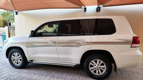 Discover undefined undefined Exterior Interior Images.Find all aspects and details of cars.