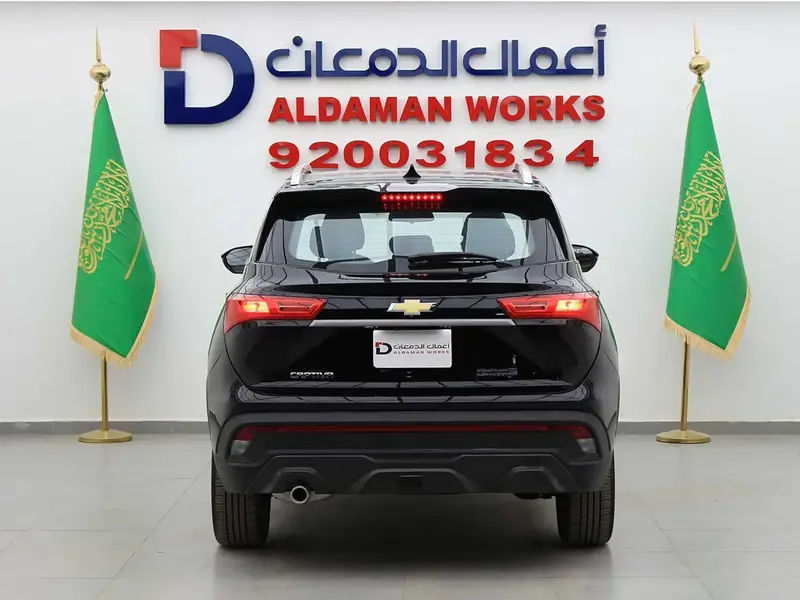استكشف undefined undefined الصور الخارجية والداخلية. اكتشف جميع جوانب وتفاصيل السيارات.