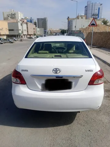 استكشف undefined undefined الصور الخارجية والداخلية. اكتشف جميع جوانب وتفاصيل السيارات.