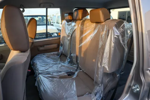 Toyota Land Cruiser 4.0L Hardtop 2024