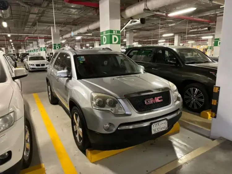 gmc acadia image GMC Acadia 3.6L AT4 (AWD) 2012