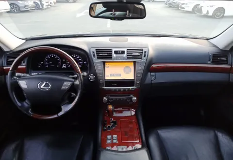 Discover undefined undefined Exterior Interior Images.Find all aspects and details of cars.