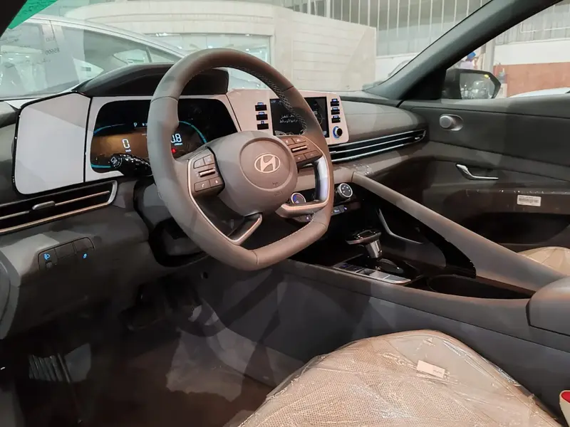 Hyundai Elantra 2025