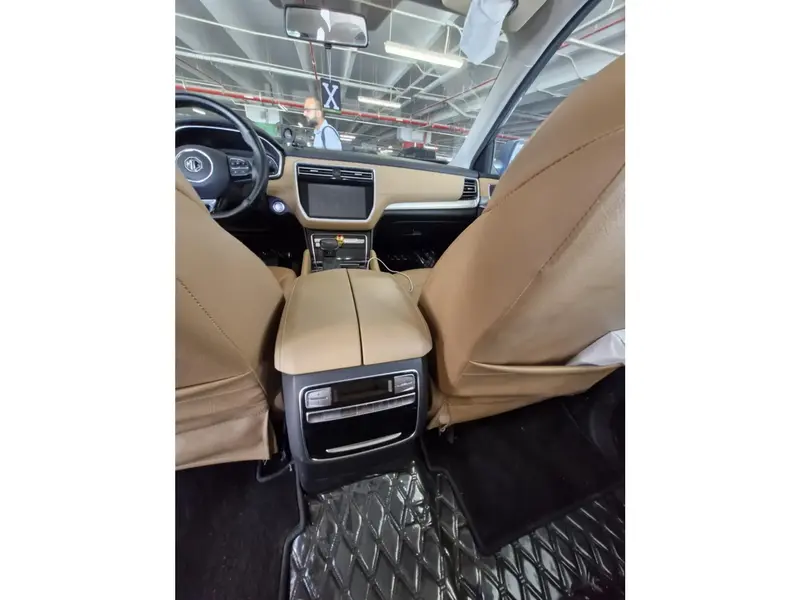 Discover undefined undefined Exterior Interior Images.Find all aspects and details of cars.