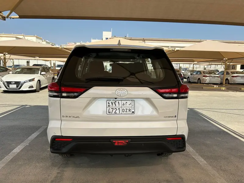 Discover undefined undefined Exterior Interior Images.Find all aspects and details of cars.
