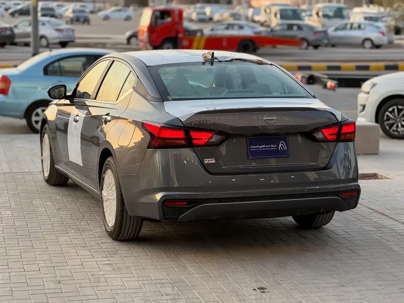 Nissan Altima 2025