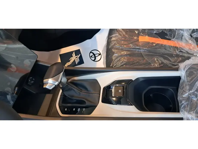 Discover undefined undefined Exterior Interior Images.Find all aspects and details of cars.