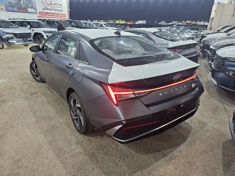 Discover undefined undefined Exterior Interior Images.Find all aspects and details of cars.