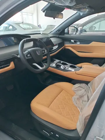 Discover undefined undefined Exterior Interior Images.Find all aspects and details of cars.