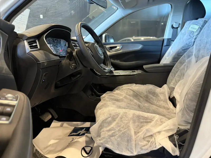 Discover undefined undefined Exterior Interior Images.Find all aspects and details of cars.