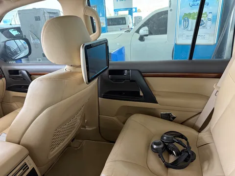 Toyota Land Cruiser GXR V6 Capsule 2016