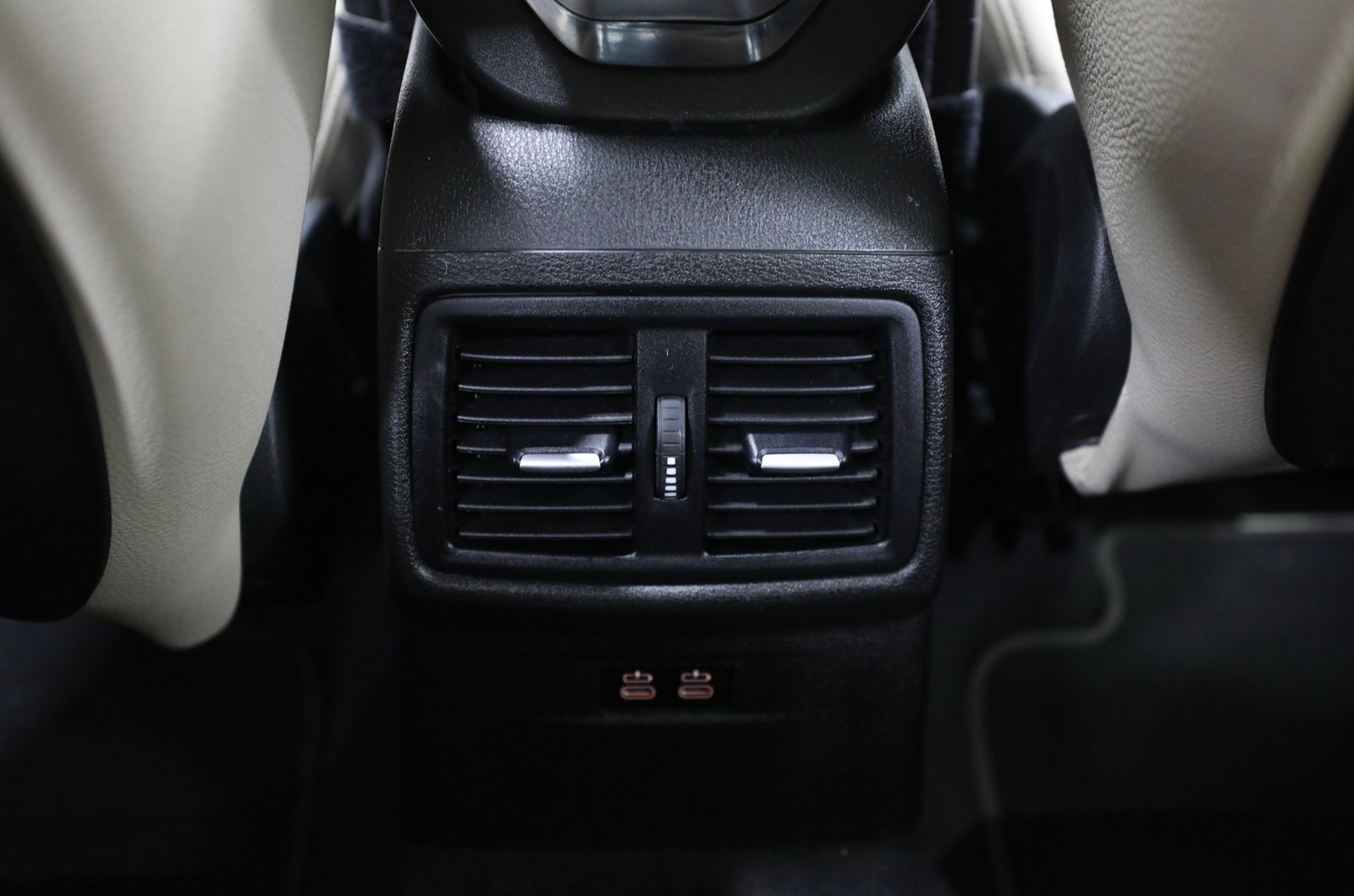 Discover undefined undefined Exterior Interior Images.Find all aspects and details of cars.