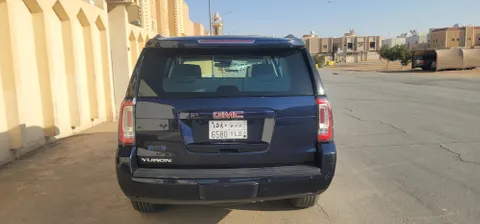 استكشف undefined undefined الصور الخارجية والداخلية. اكتشف جميع جوانب وتفاصيل السيارات.