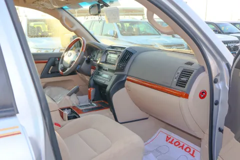 Toyota Land Cruiser 4.5L GXR Petrol 2015