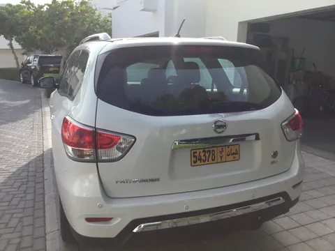 Nissan Pathfinder 3.5L SV 4WD 2014