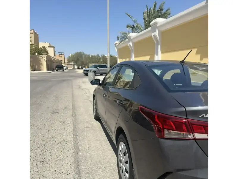 استكشف undefined undefined الصور الخارجية والداخلية. اكتشف جميع جوانب وتفاصيل السيارات.