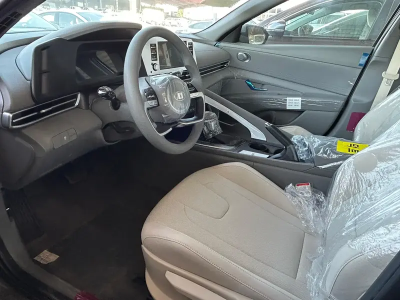 Hyundai Elantra 2025