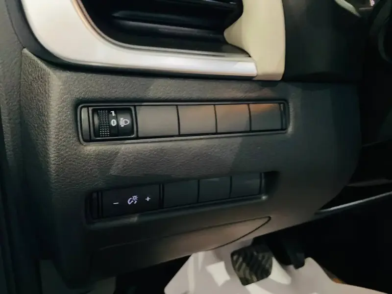 Discover undefined undefined Exterior Interior Images.Find all aspects and details of cars.
