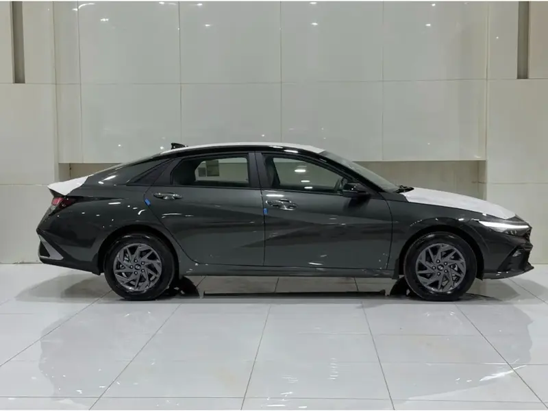 Hyundai Elantra 2025