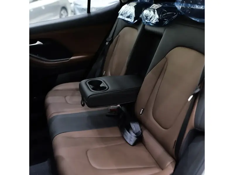 Discover undefined undefined Exterior Interior Images.Find all aspects and details of cars.