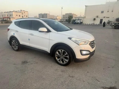 استكشف undefined undefined الصور الخارجية والداخلية. اكتشف جميع جوانب وتفاصيل السيارات.