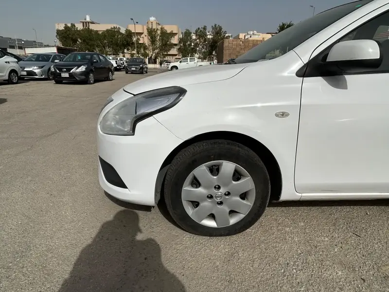 Nissan Sunny 2022
